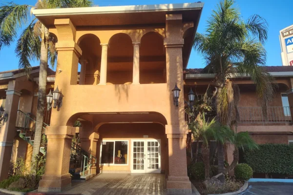 Merced Inn & Suites